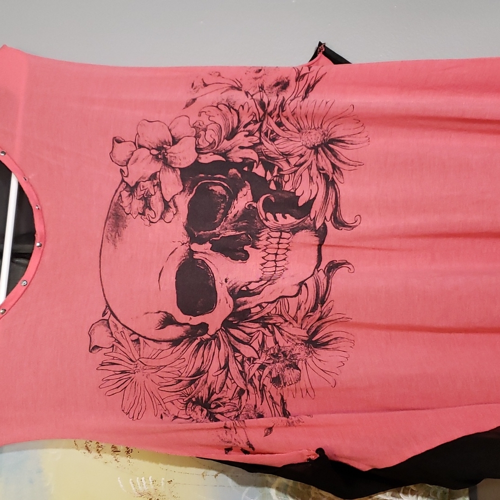 Aran's Den tank with skull - Picture 2 of 6